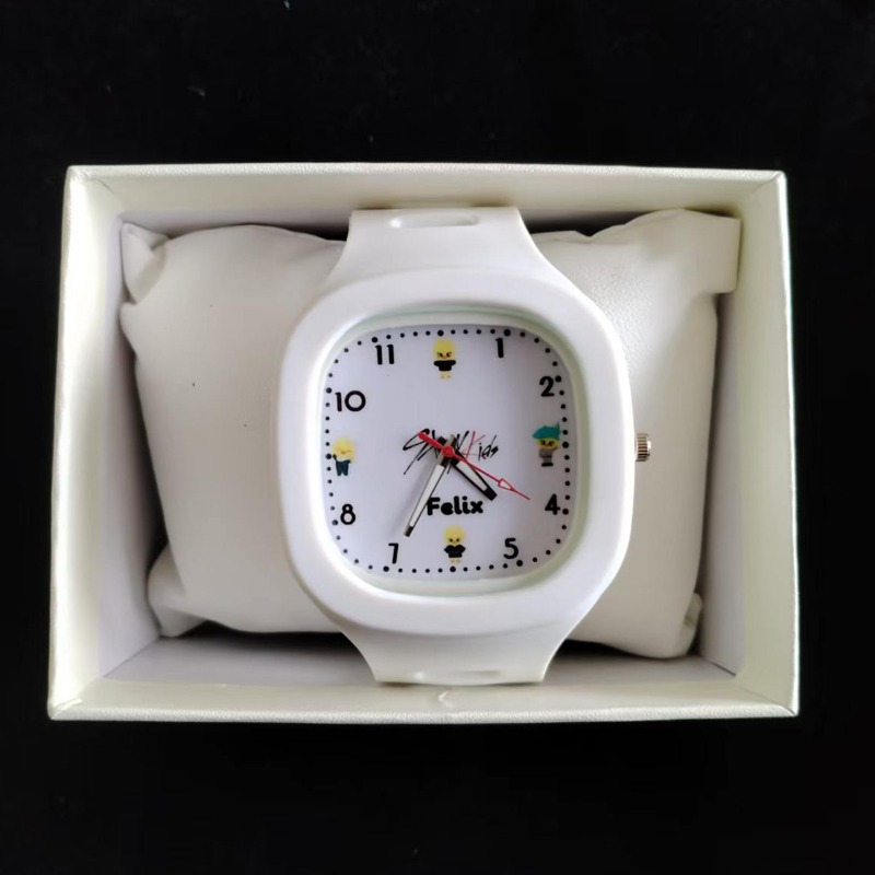 New Skzoo Stray Kids Anime Car – Accessories With Watch recenzja i cena